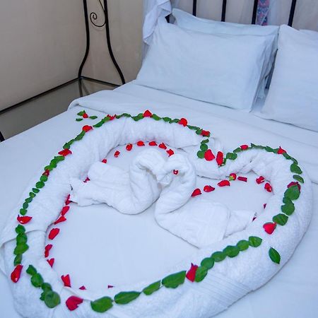 Kays Lodge Dar es Salaam Buitenkant foto