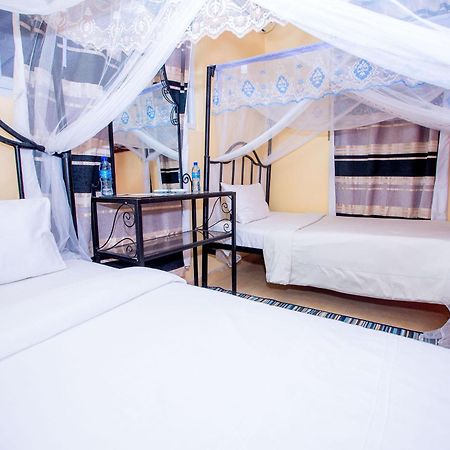 Kays Lodge Dar es Salaam Buitenkant foto