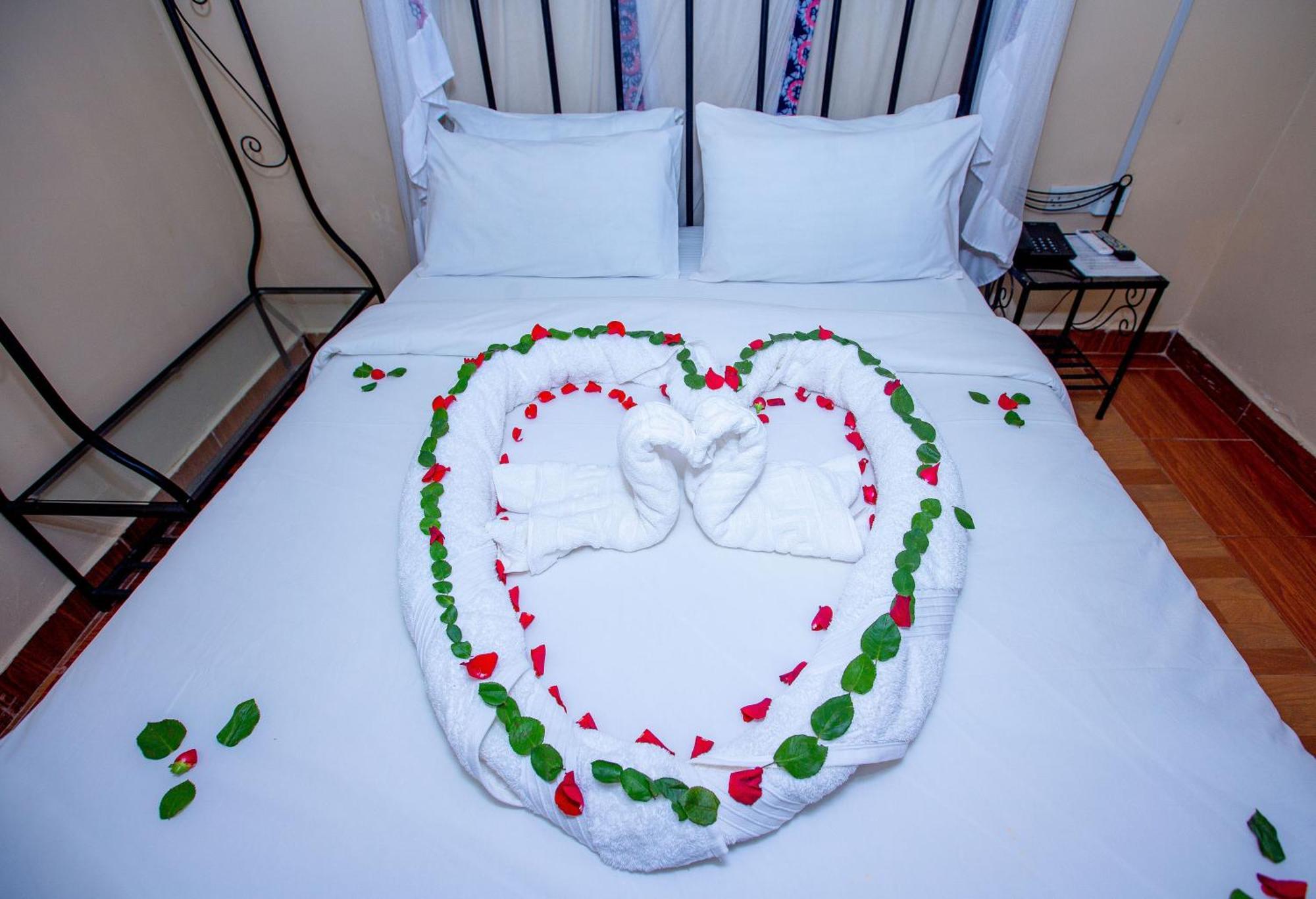 Kays Lodge Dar es Salaam Buitenkant foto
