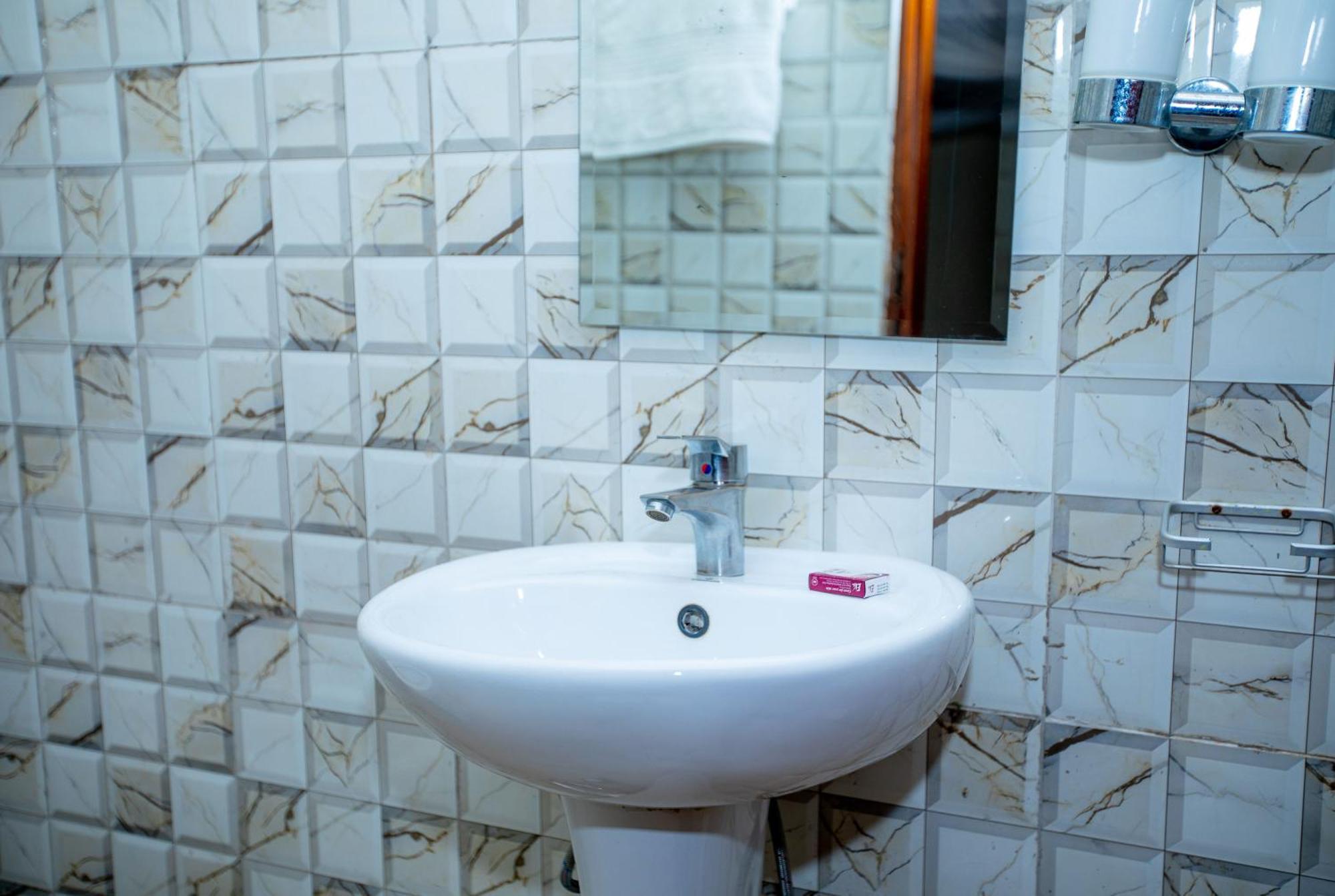 Kays Lodge Dar es Salaam Buitenkant foto