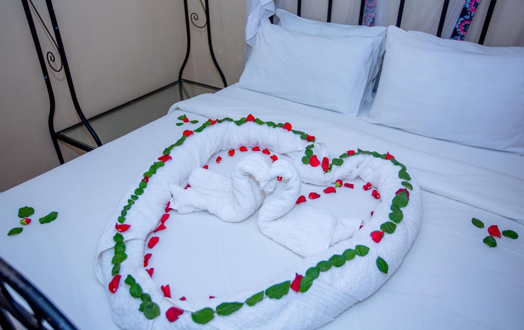 Kays Lodge Dar es Salaam Buitenkant foto