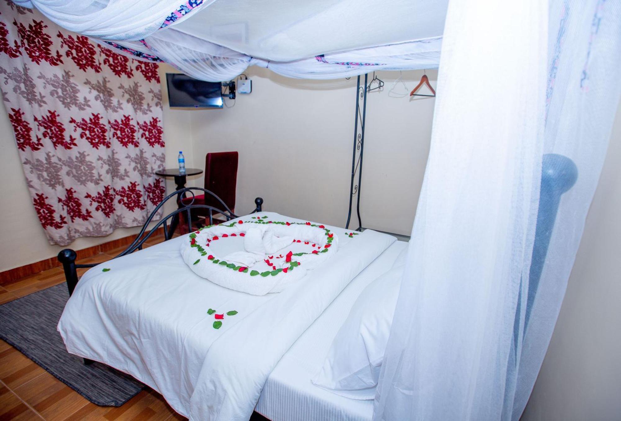 Kays Lodge Dar es Salaam Buitenkant foto