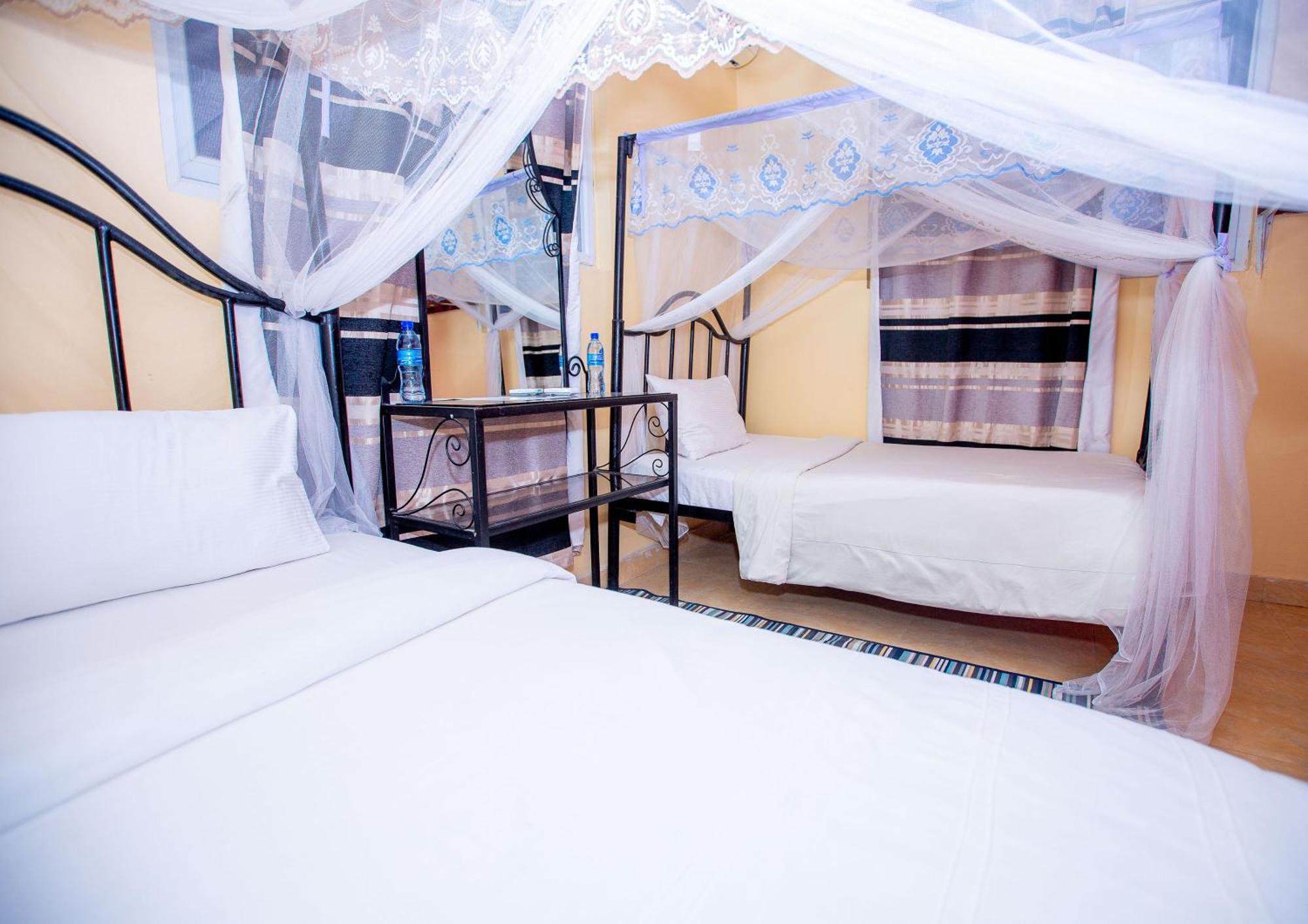 Kays Lodge Dar es Salaam Buitenkant foto