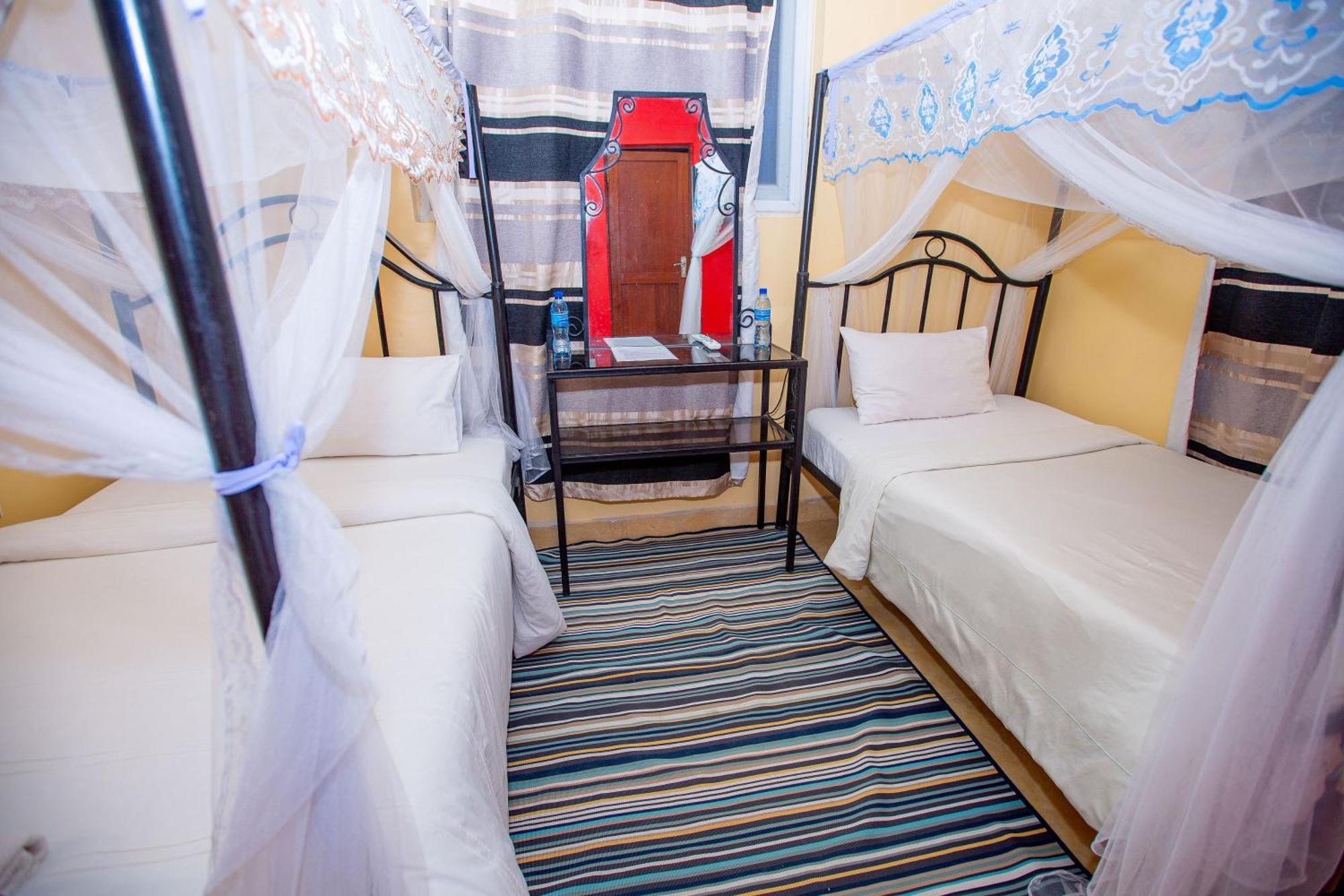 Kays Lodge Dar es Salaam Buitenkant foto
