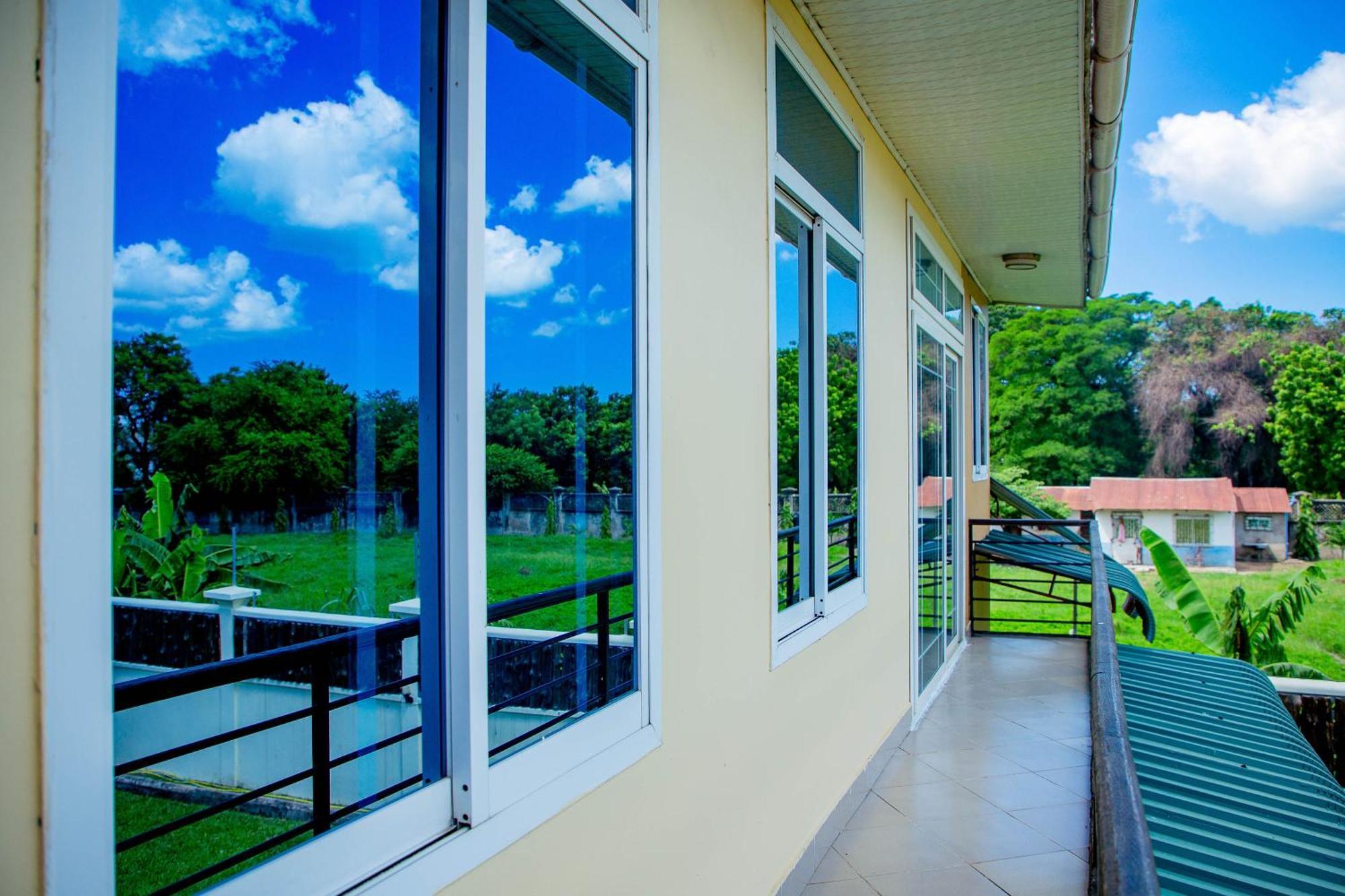 Kays Lodge Dar es Salaam Buitenkant foto