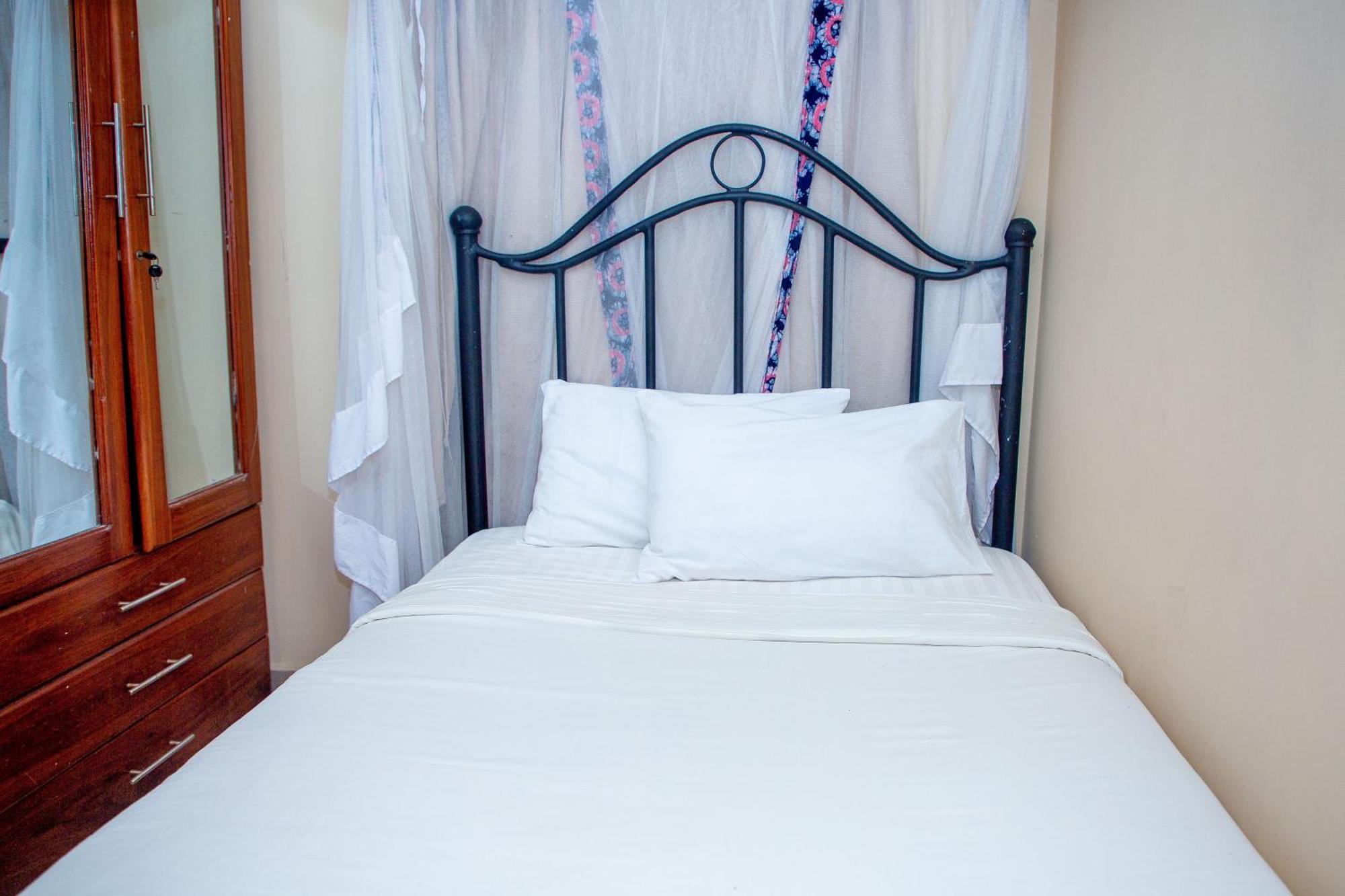 Kays Lodge Dar es Salaam Buitenkant foto