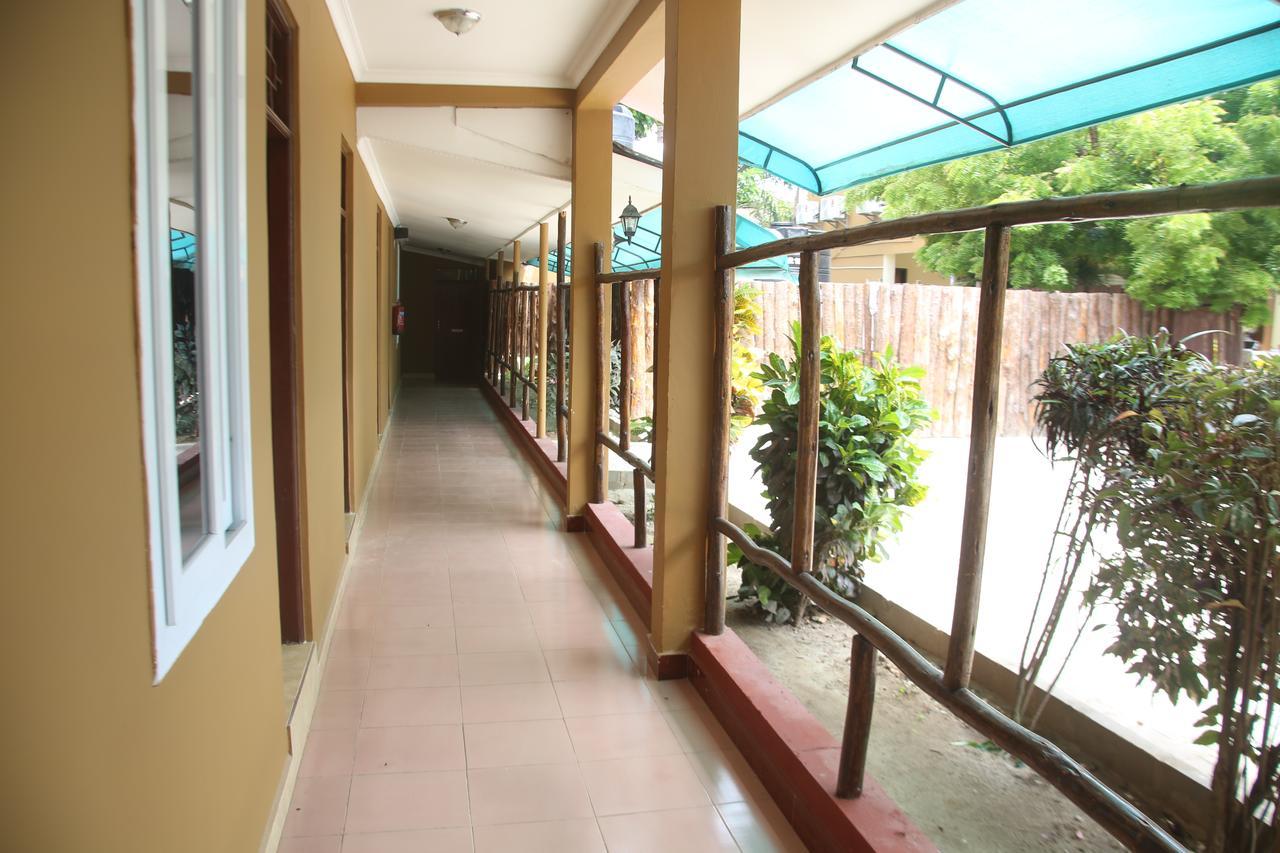 Kays Lodge Dar es Salaam Buitenkant foto