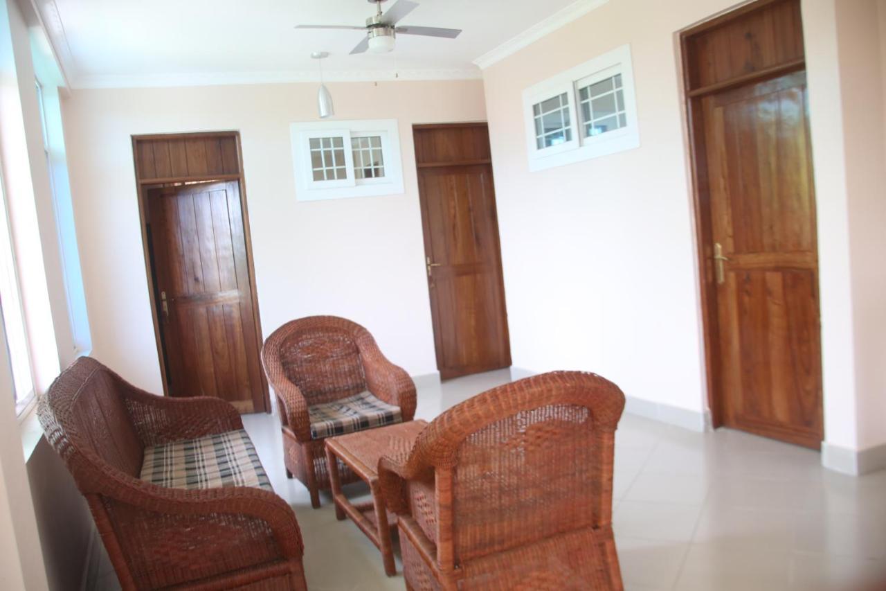 Kays Lodge Dar es Salaam Buitenkant foto